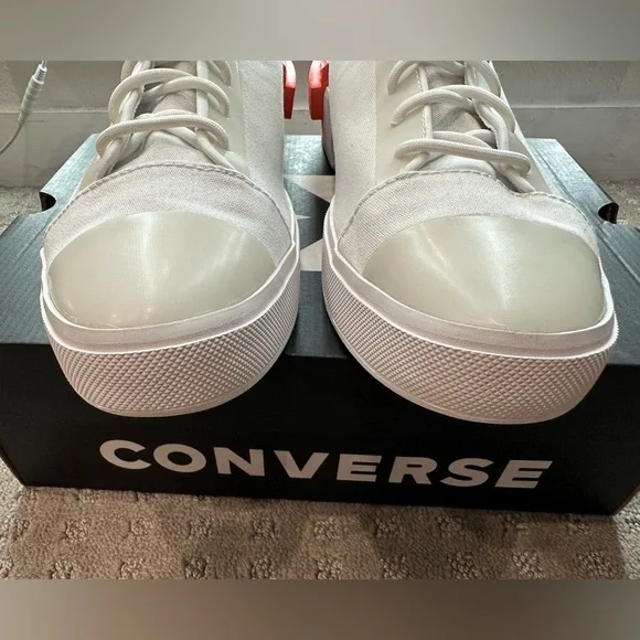 Converse high tops - new and never worn - Picture 4 of 11